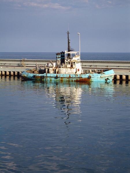 tug01.jpg
