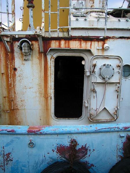 tug04.jpg
