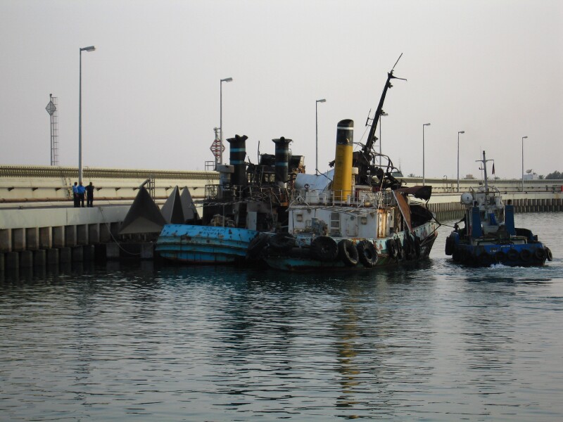 tug13.jpg